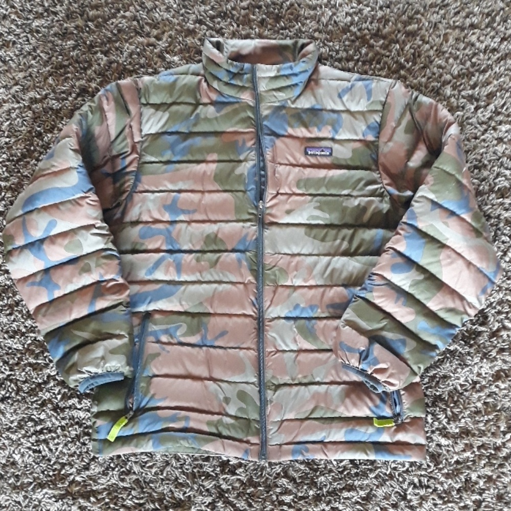 Patagonia boys XL (14-16) puffy camo